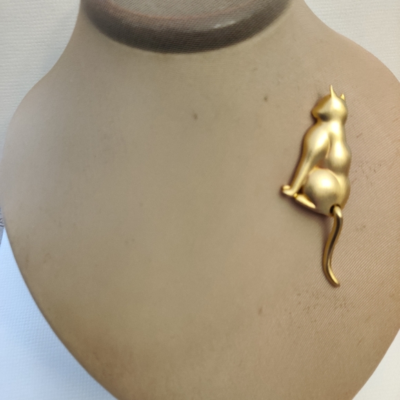 Vintage JJ wigling tail cat 🐈 brooch pin - Picture 5 of 10